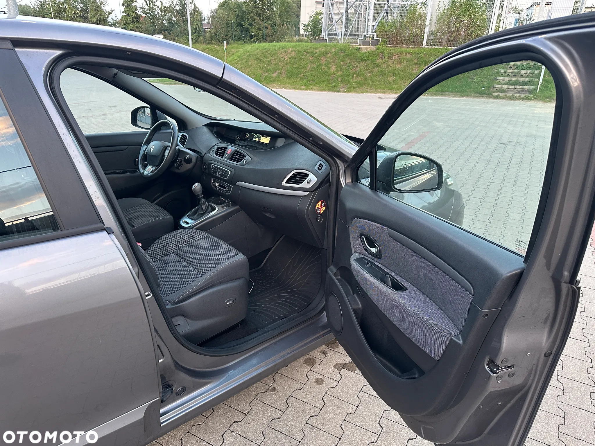 Renault Scenic 1.5 dCi Authentique - 16