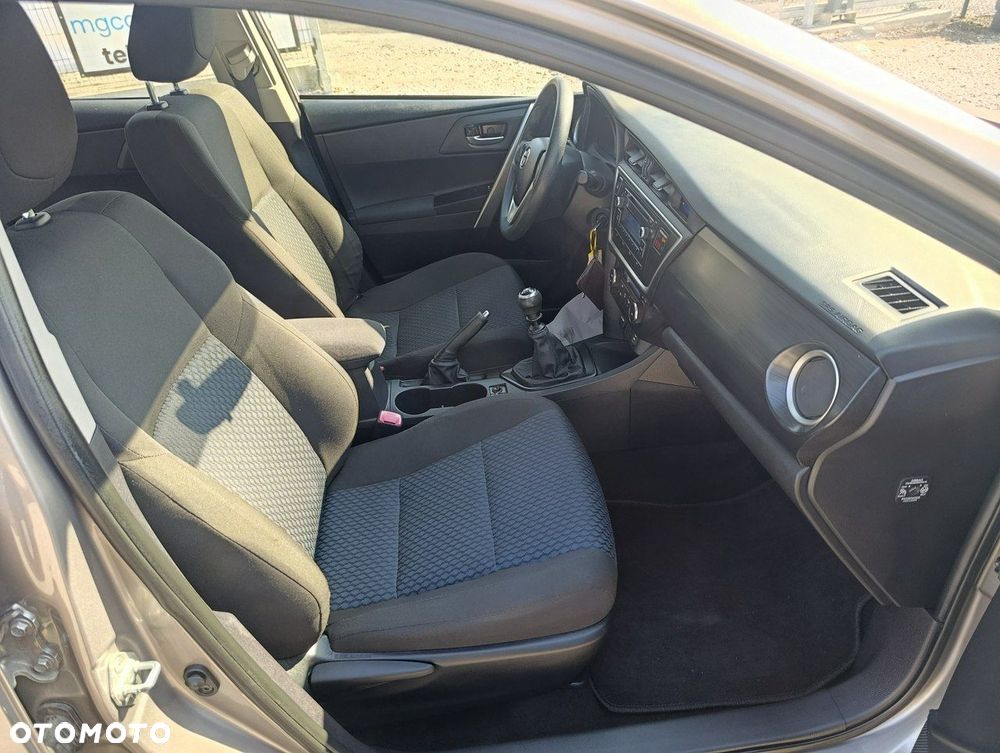 Toyota Auris - 18