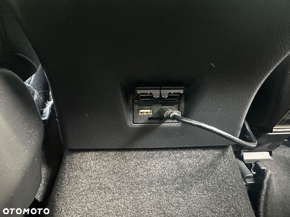 Toyota Camry 2.5 Hybrid Executive CVT - 24