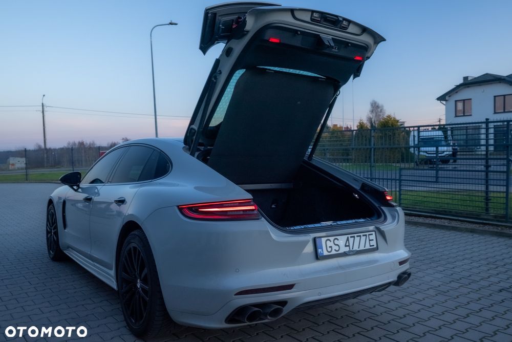 Porsche Panamera Turbo - 11