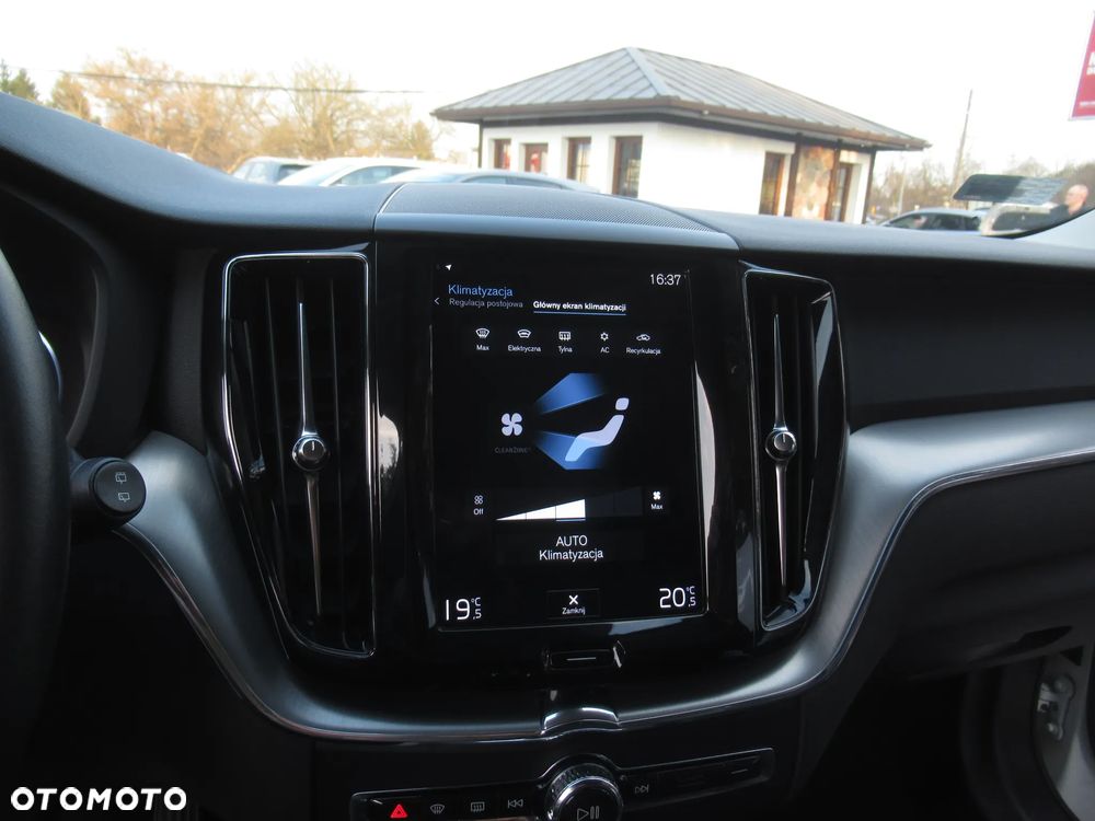 Volvo XC 60 T4 Momentum Pro - 34