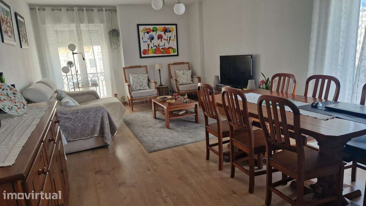 T3 - Tebaída - Completamente Renovado - Garagem e Vista desafogada - Grande imagem: 4/25