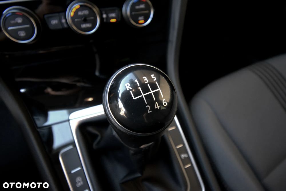 Volkswagen Golf - 16