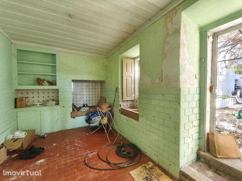 T3 com quintal, junto ao Castelo, para remodelação integral - Grande imagem: 4/12