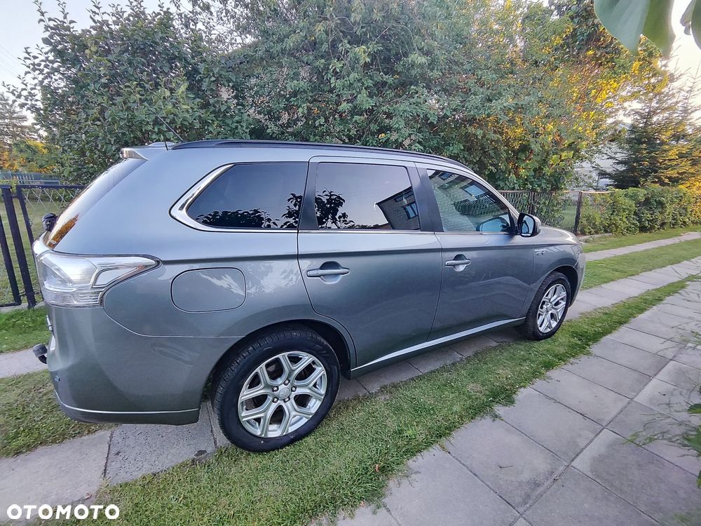 Mitsubishi Outlander - 14