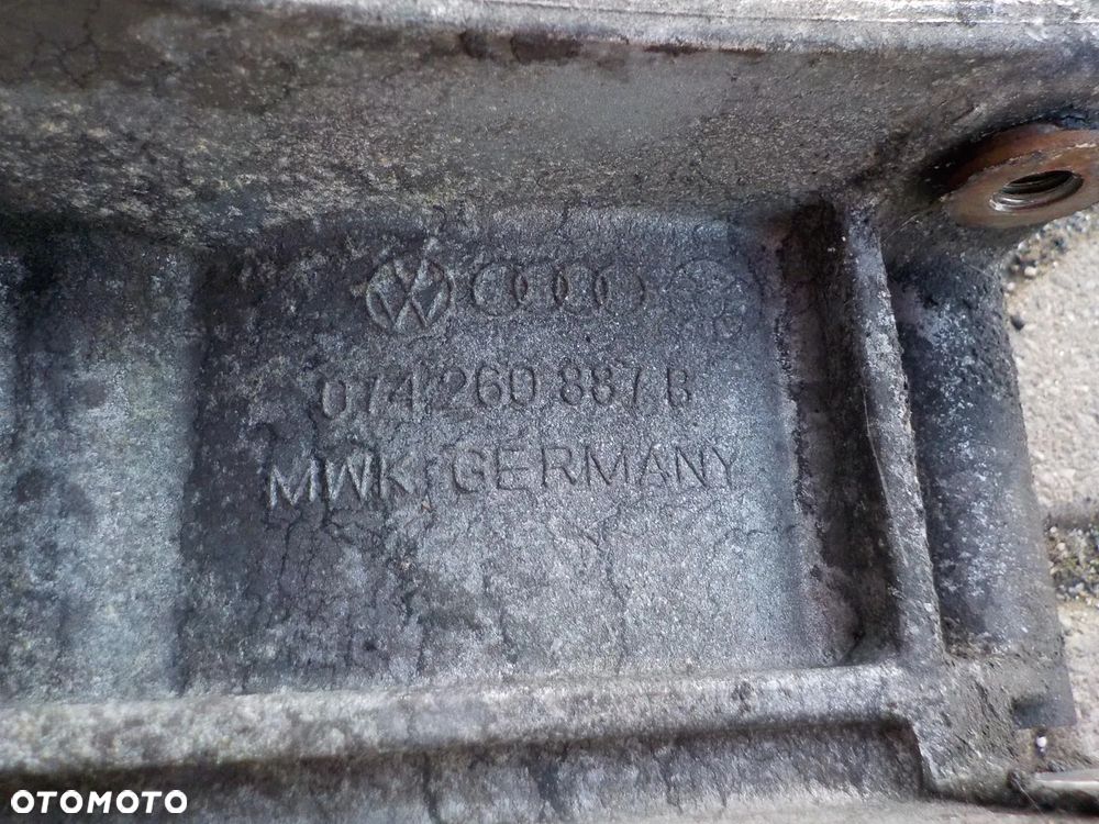 VW T4 LT 2.5TDI ŁAPA SPRĘŻARKI KLIMATYZACJI 074260887B - 3