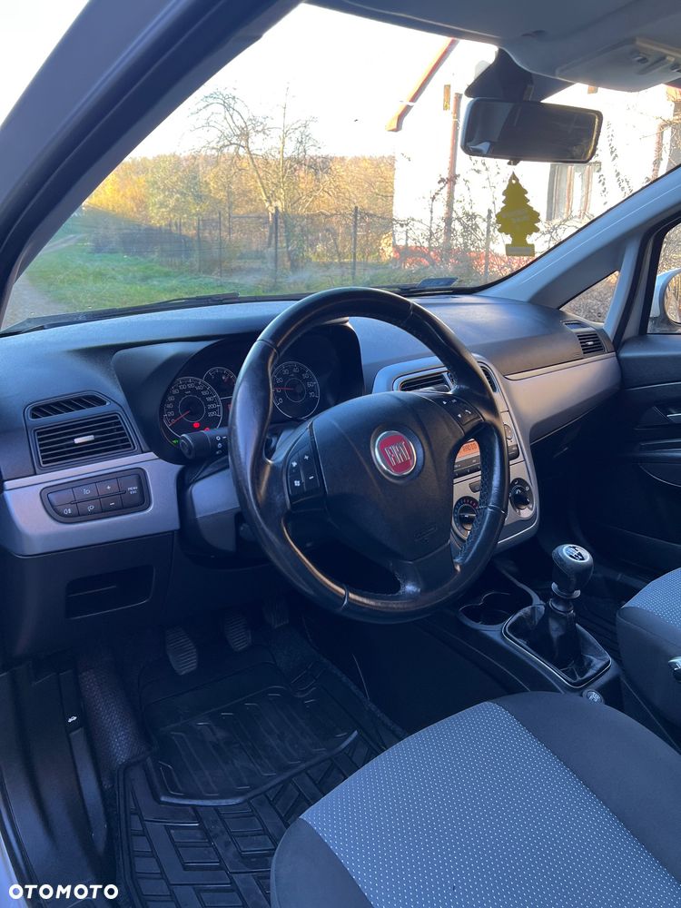 Fiat Punto 1.4 Young - 12