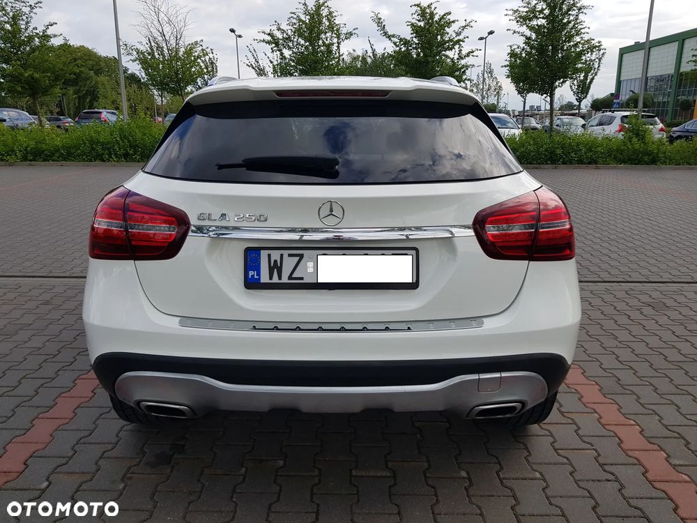 Mercedes-Benz GLA 250 7G-DCT - 8