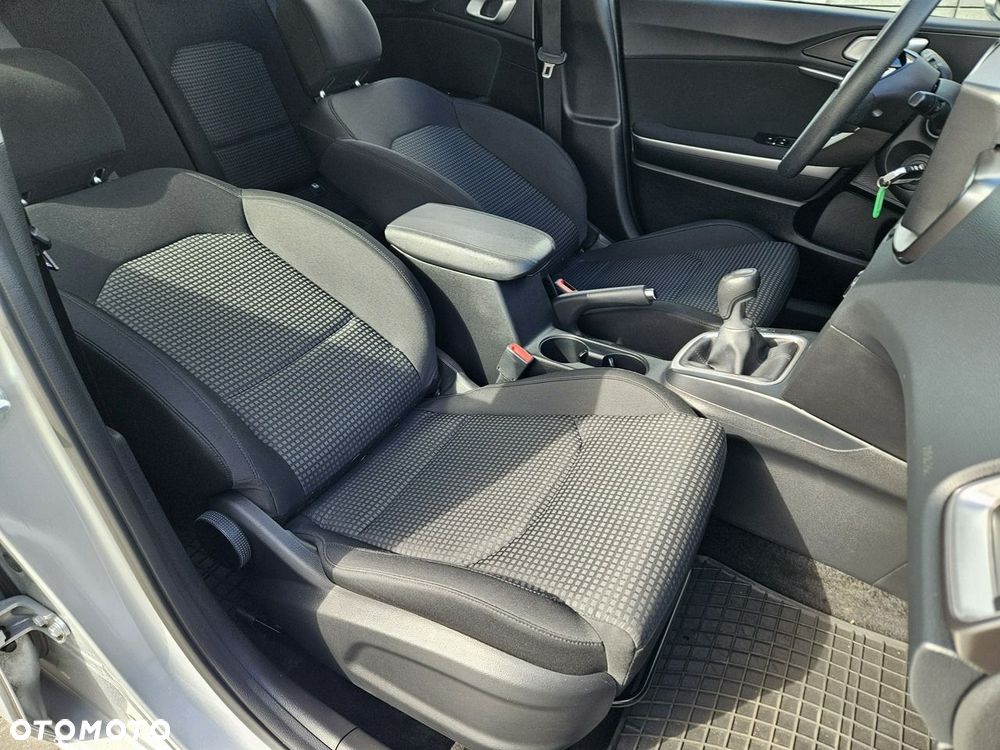 Kia Ceed - 12
