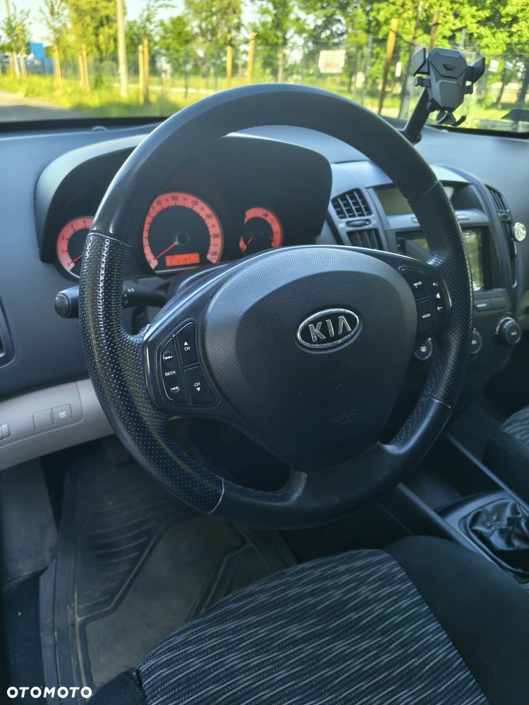 Kia Ceed - 12