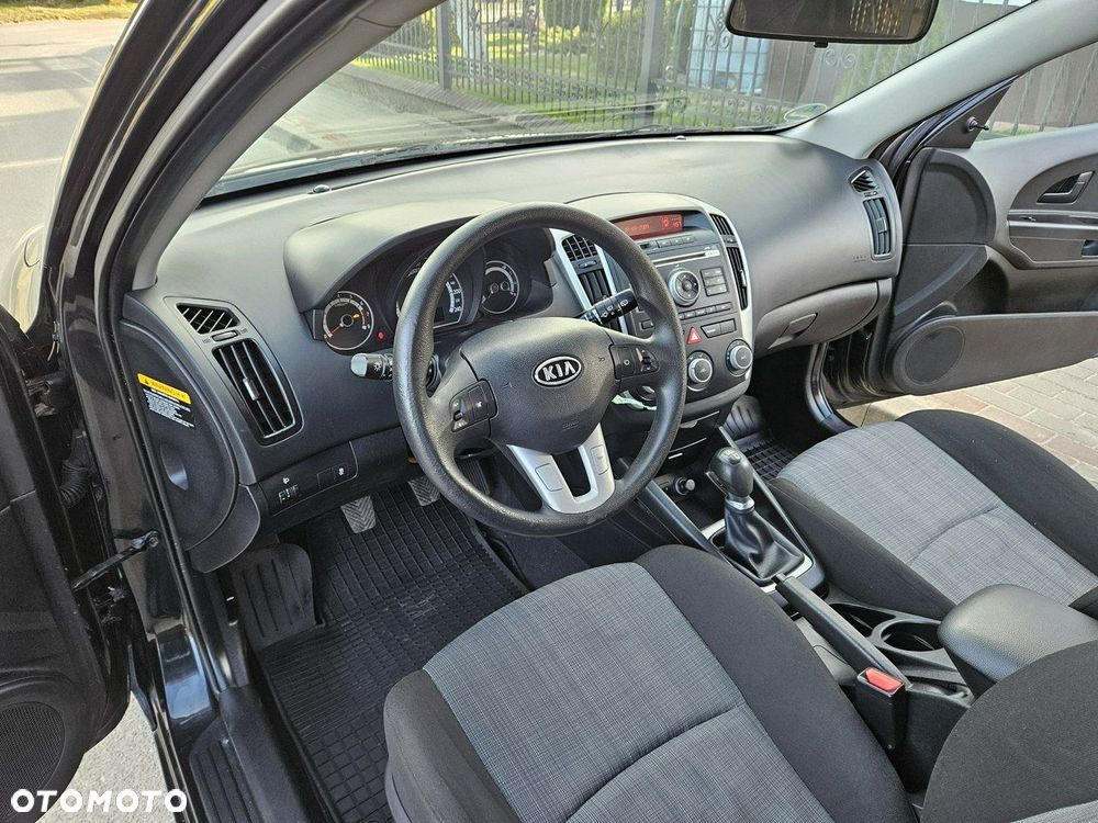 Kia Ceed - 8