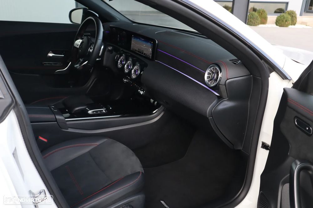 Mercedes-Benz CLA 250 e Shooting Brake AMG Line - 12