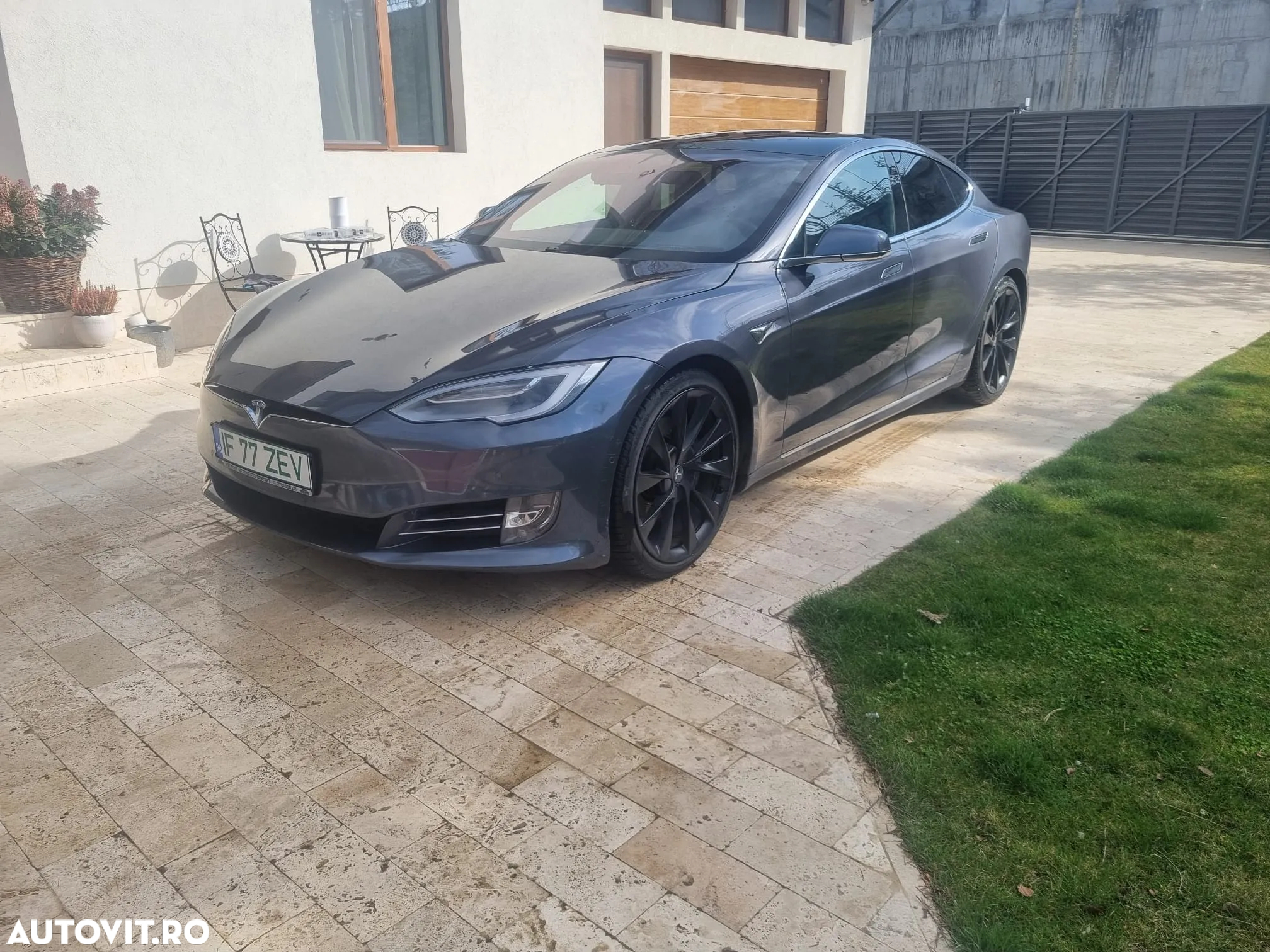 Tesla Model S - 6