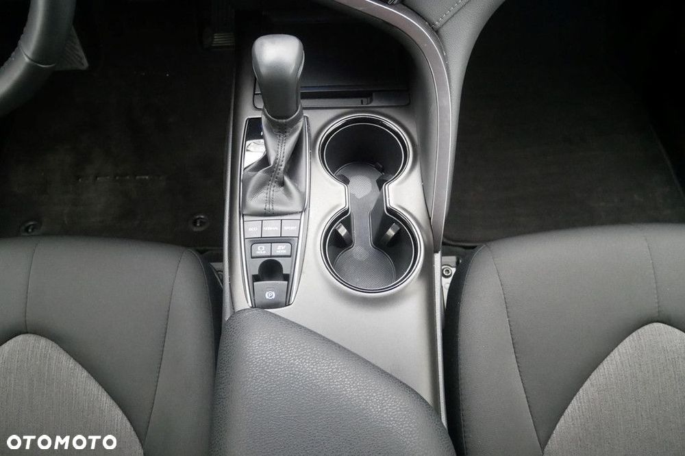Toyota Camry 2.5 Hybrid Comfort CVT - 11