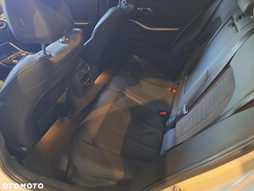 BMW Seria 3 330i xDrive M Sport sport - 12
