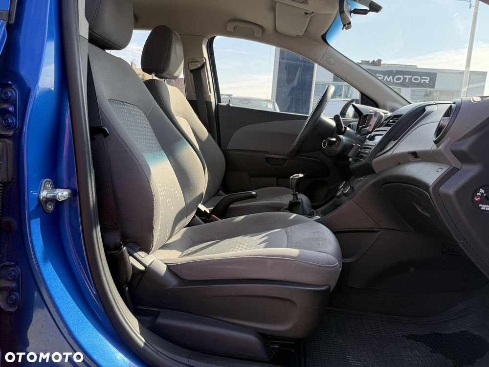 Chevrolet Aveo 1.2 16V Base - 19