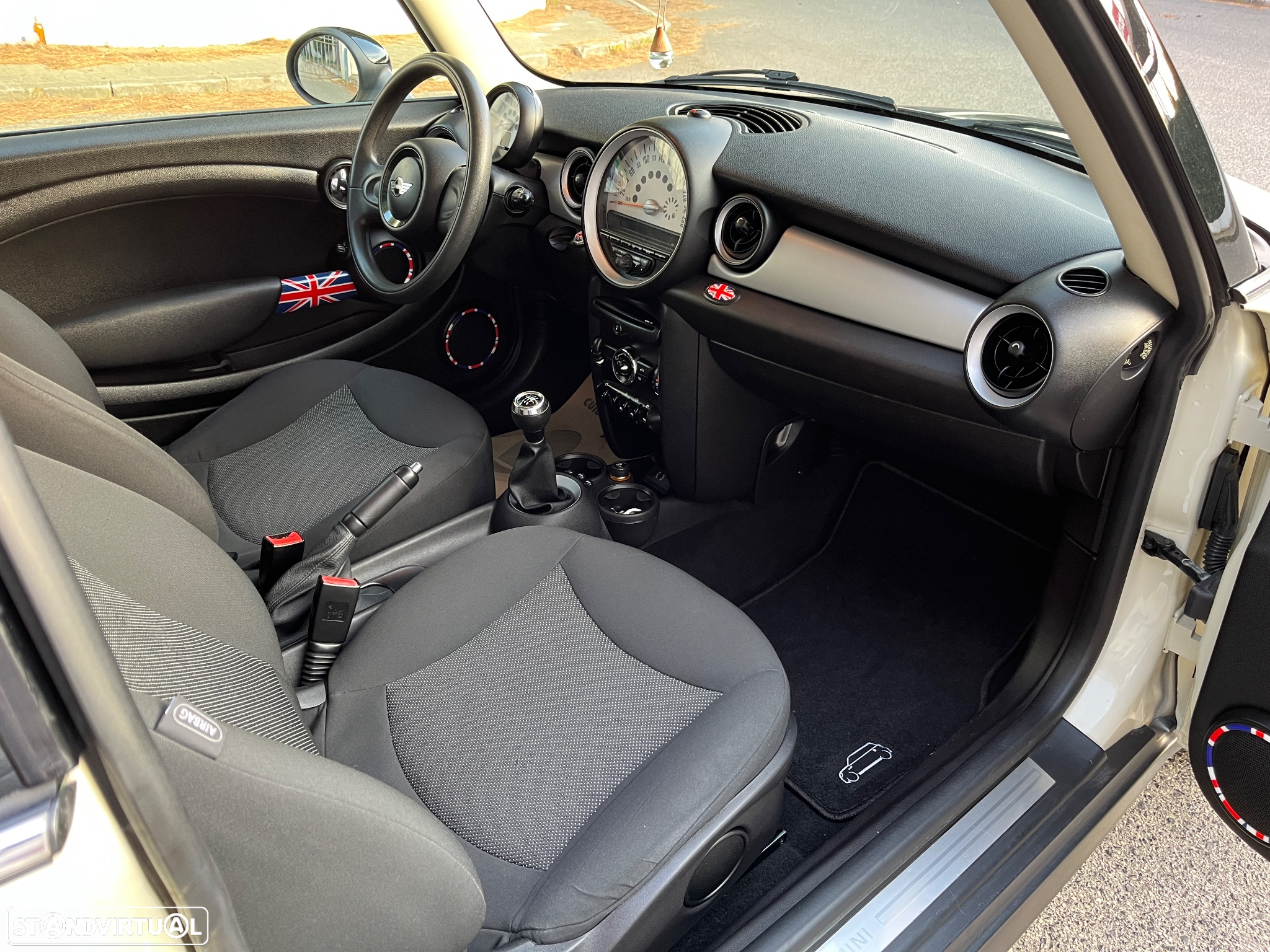 MINI 3 Portas One D - 13