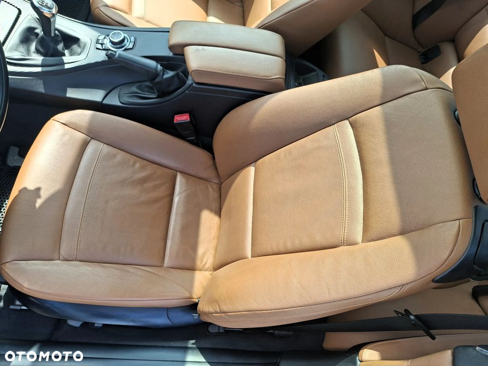 BMW Seria 3 318i M Sport Edition - 16