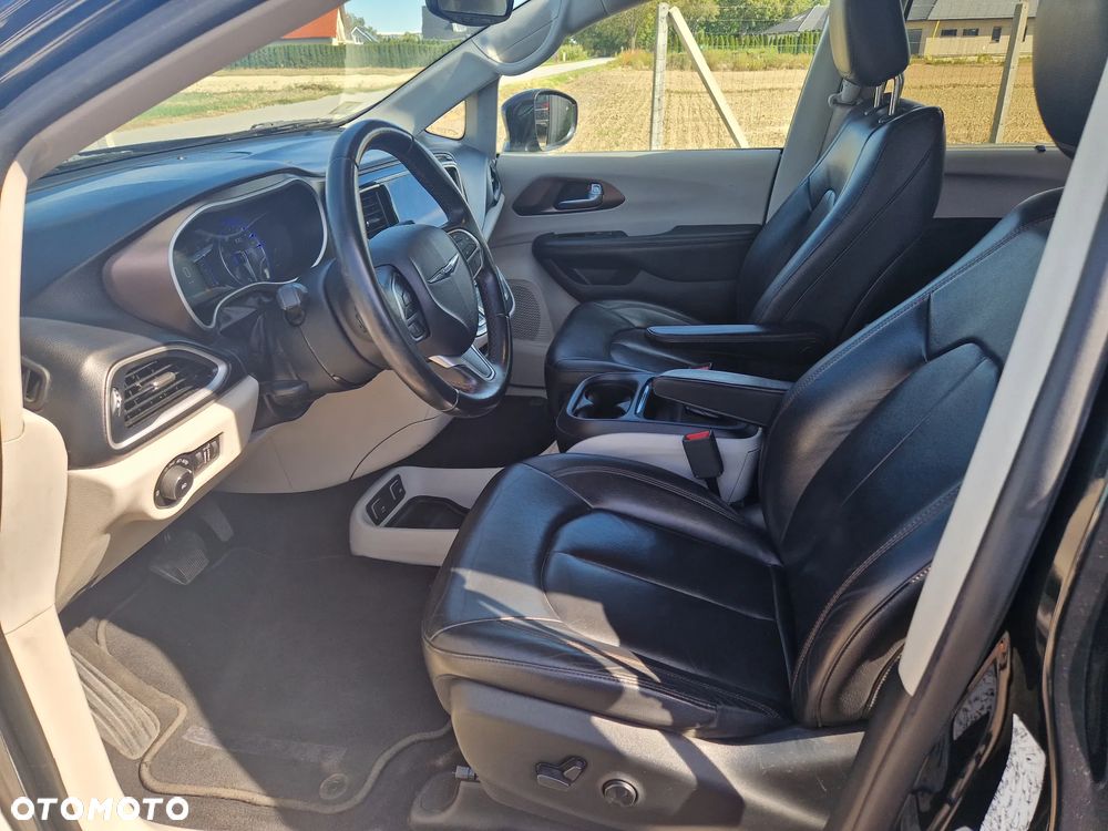 Chrysler Pacifica - 13