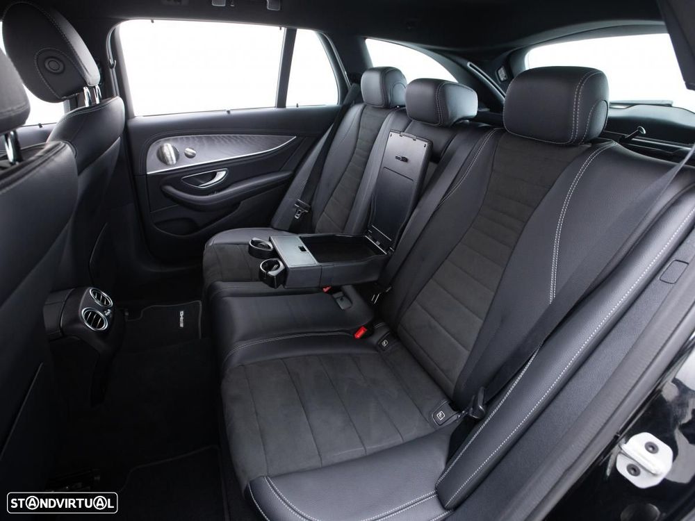 Mercedes-Benz E 300 de 4Matic 9G-TRONIC AMG Line - 11
