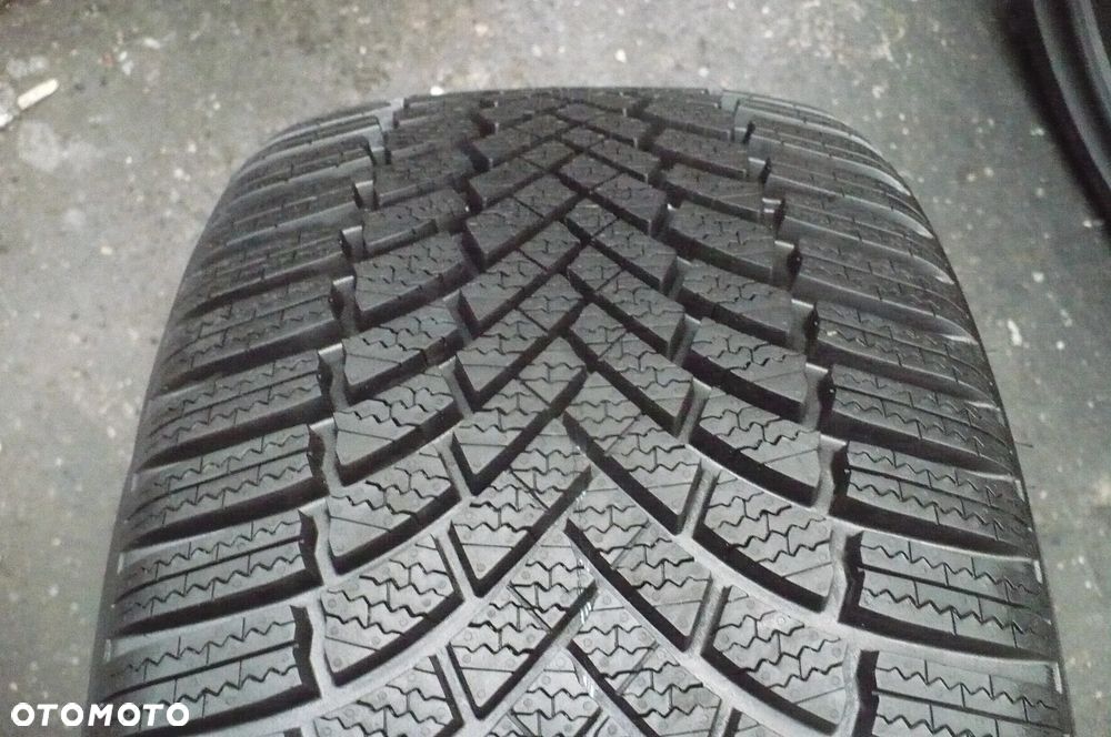 BRIDGESTONE Blizzak LM005 235/35R19 8,3mm 2024 - 1