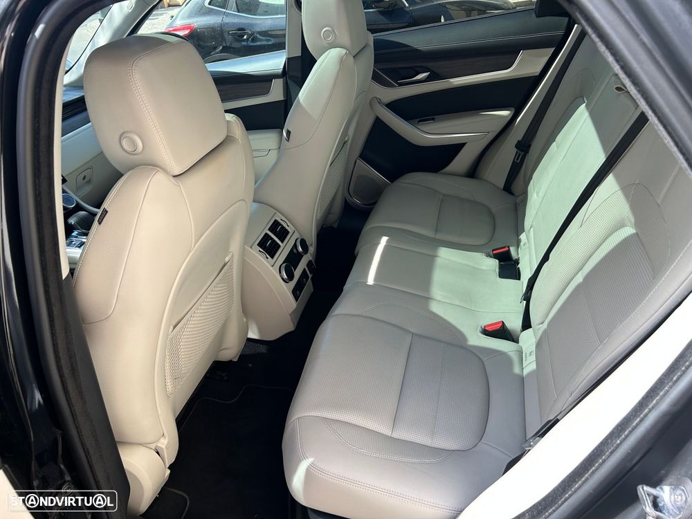 Jaguar F-Pace 2.0 P400e AWD R-Dynamic Black - 25