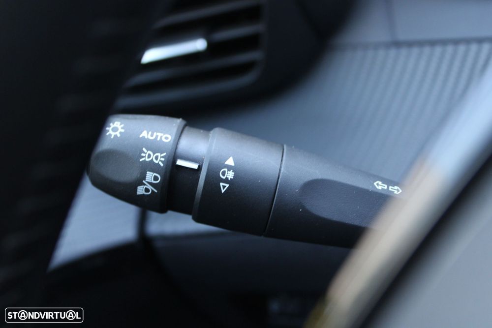 Peugeot 208 1.2 PureTech Active Pack - 31