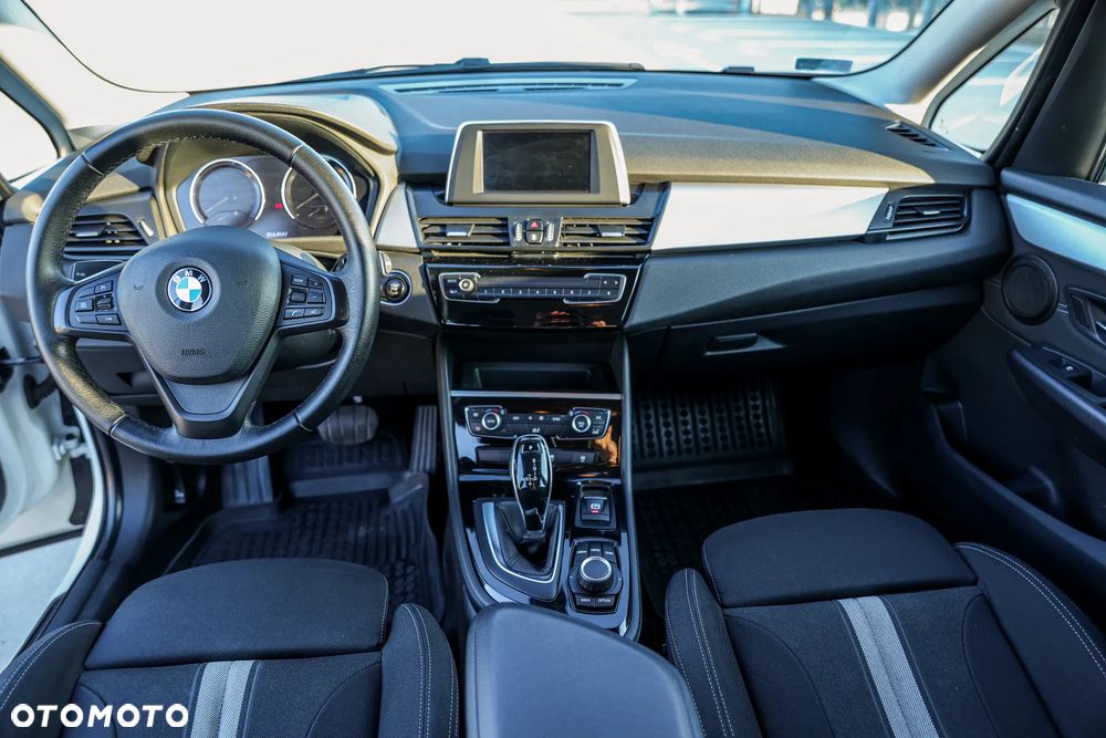 BMW Seria 2 218d - 4