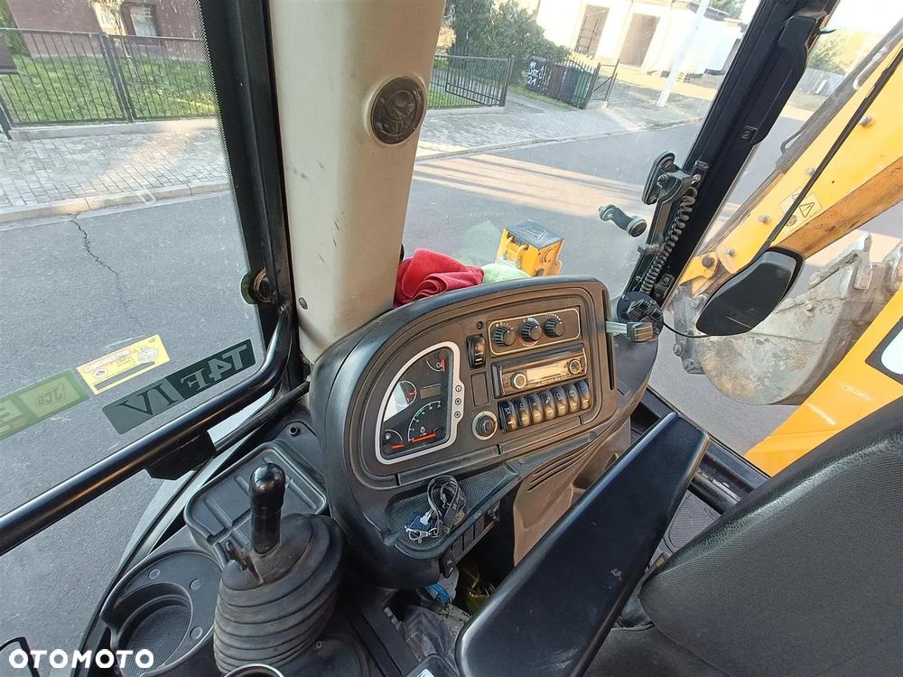 JCB 4CX - 8