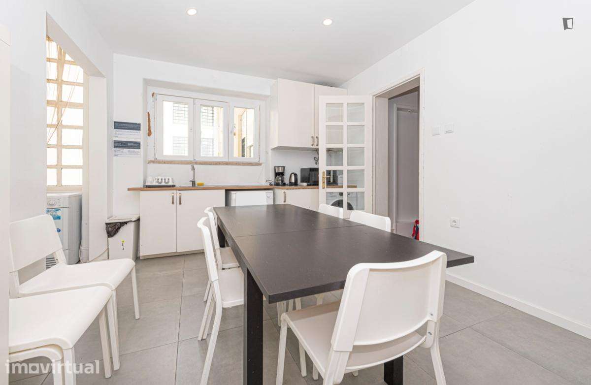 Quarto - localizado em Marquês de Pombal Lisbon - Grande imagem: 4/17