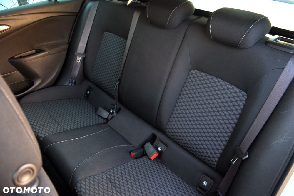 Opel Astra 1.2 T Elegance S&S - 21