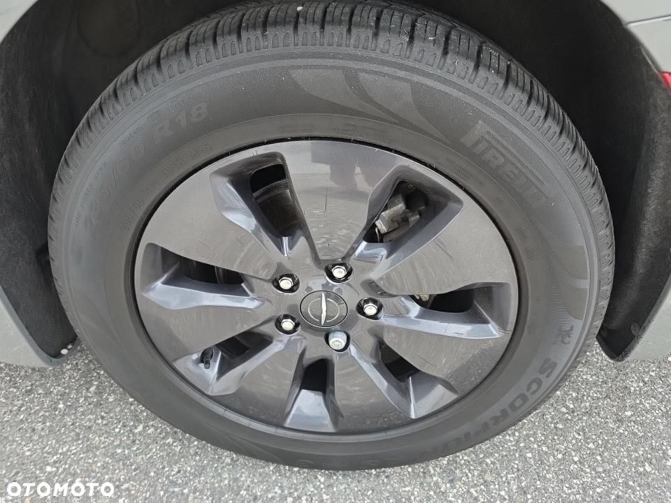 Chrysler Pacifica - 17