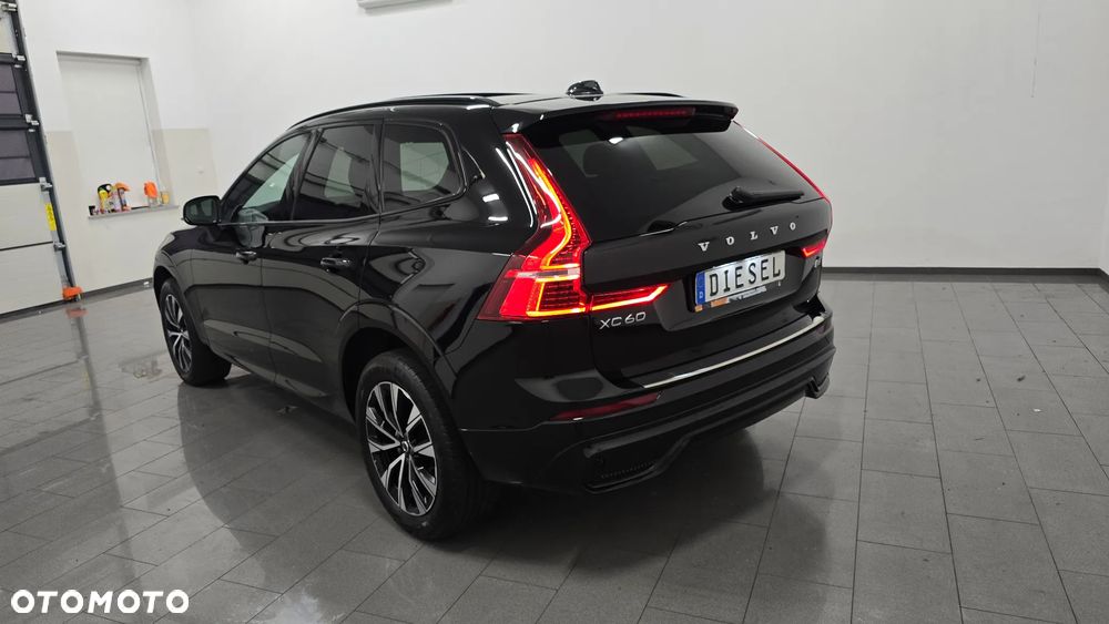 Volvo XC 60 B4 D Plus Dark - 4