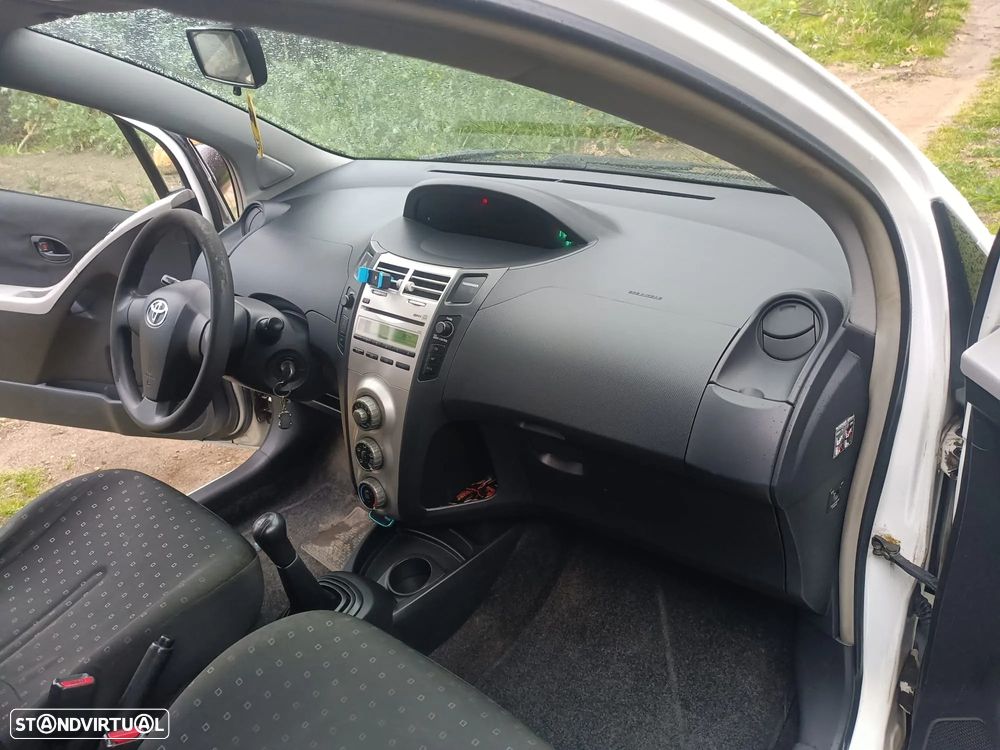 Toyota Yaris 1.4 D-4D AC Manual - 19