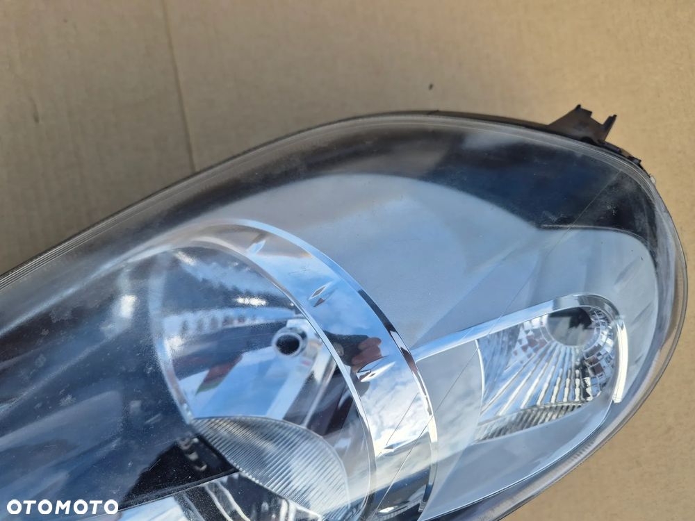 Fiat Punto EVO komplet reflektorów.Valeo.EU - 5