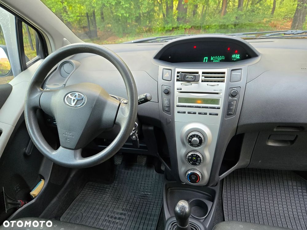 Toyota Yaris 1.3 Prestige - 2