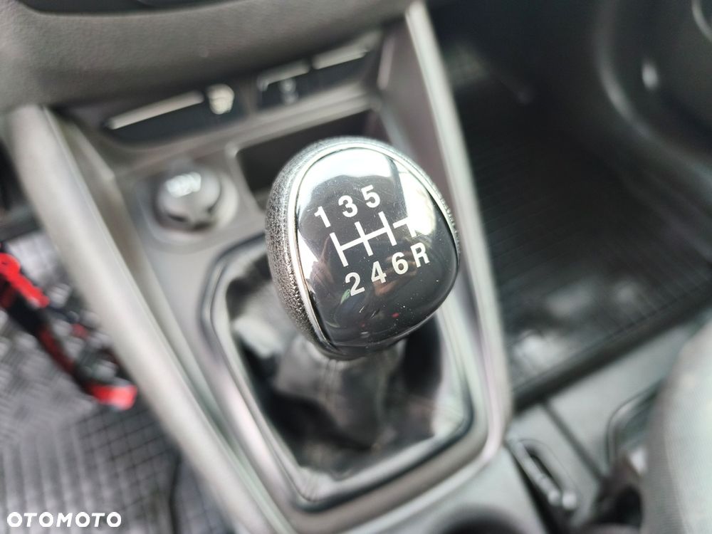 Ford Transit Courier - 31
