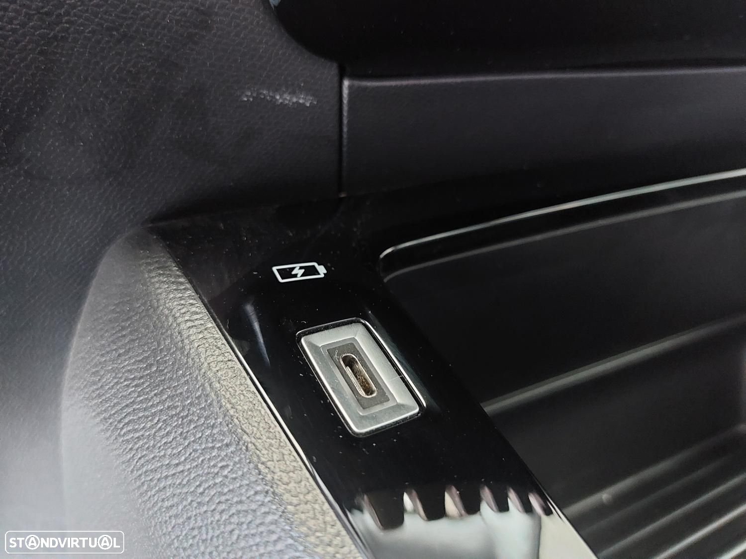 Peugeot e-2008 50 kWh Active Pack - 39