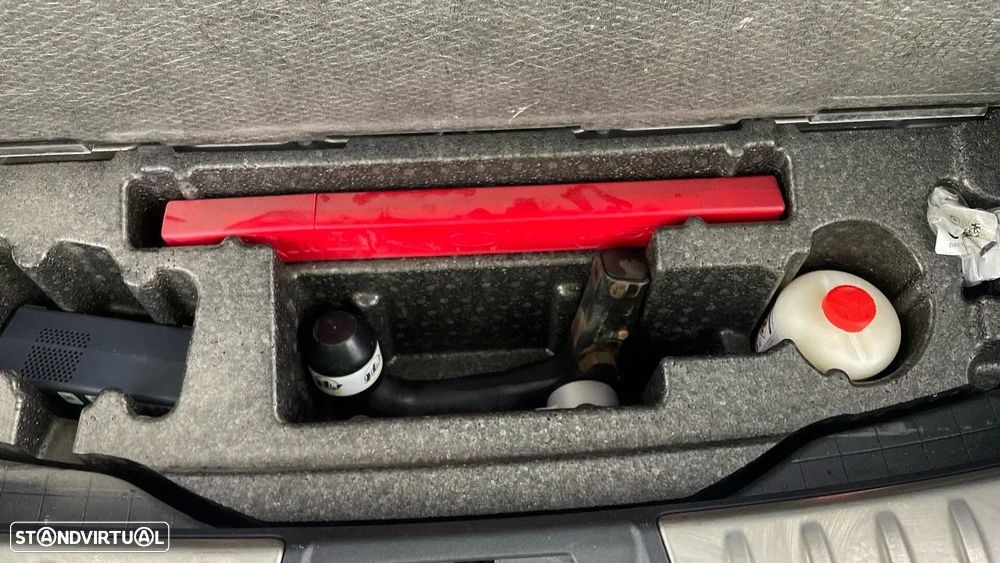 Jaguar F-Pace 2.0 P400e AWD R-Dynamic Black - 58