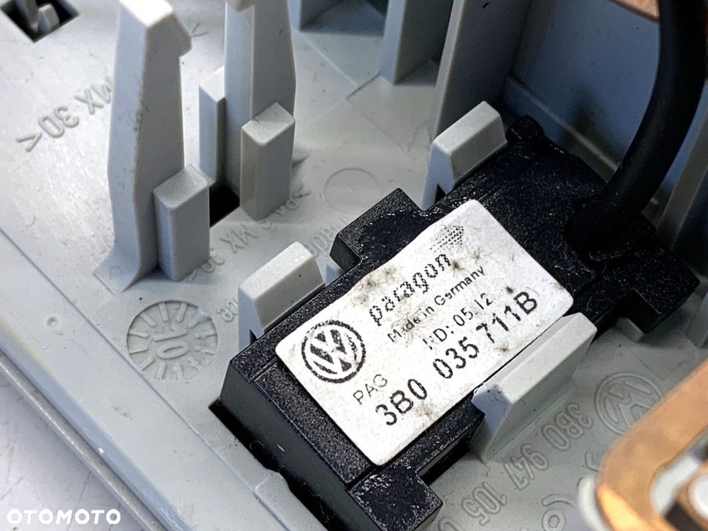 LAMPA SUFITOWA  SEAT IBIZA IV SC (6J1, 6P5) 2008 - 2018 1.2 TDI 55 kW [75 KM] olej napędowy 2010 - - 3