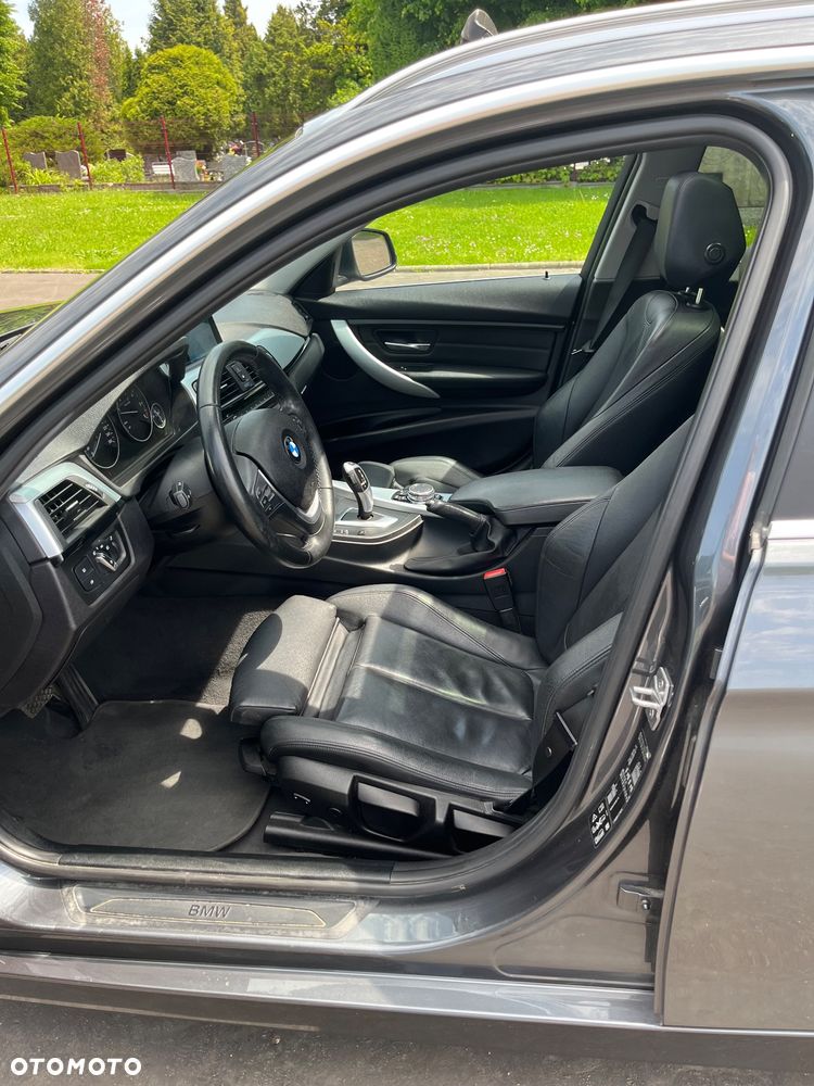BMW Seria 3 320d xDrive - 12