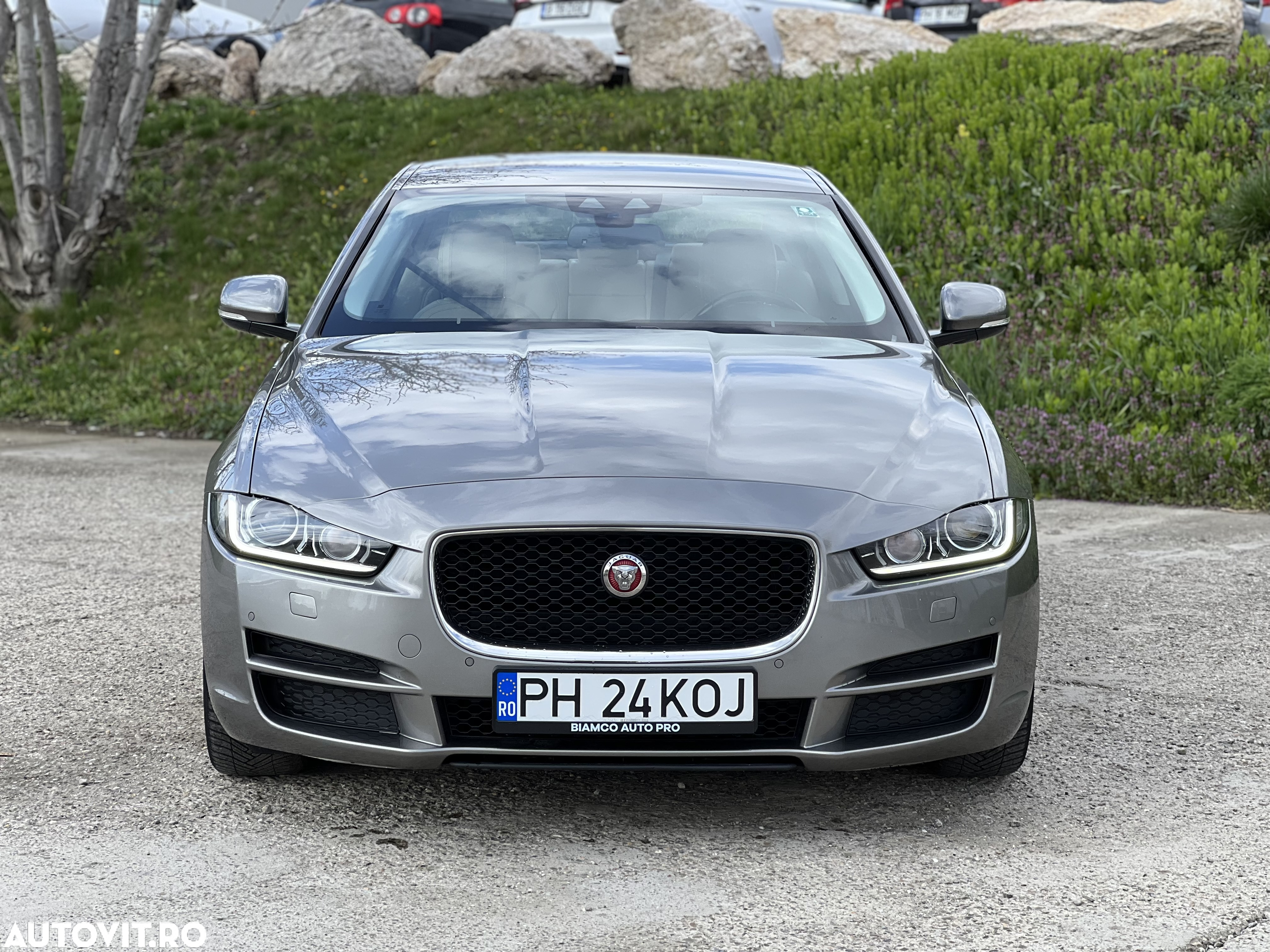 Jaguar XE 2.0 R-Sport - 10