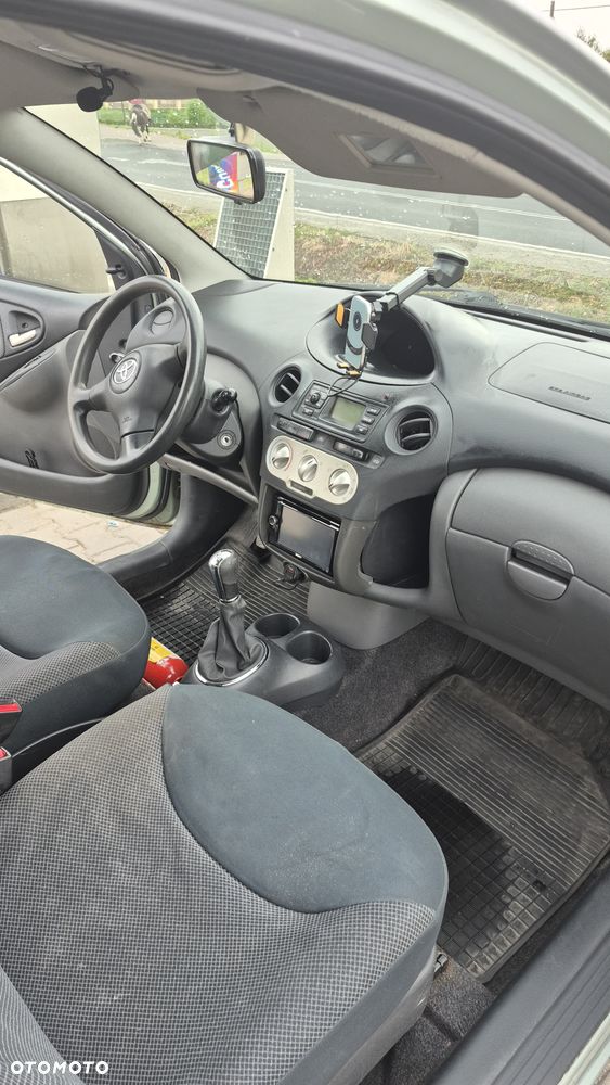 Toyota Yaris 1.0 Base - 4