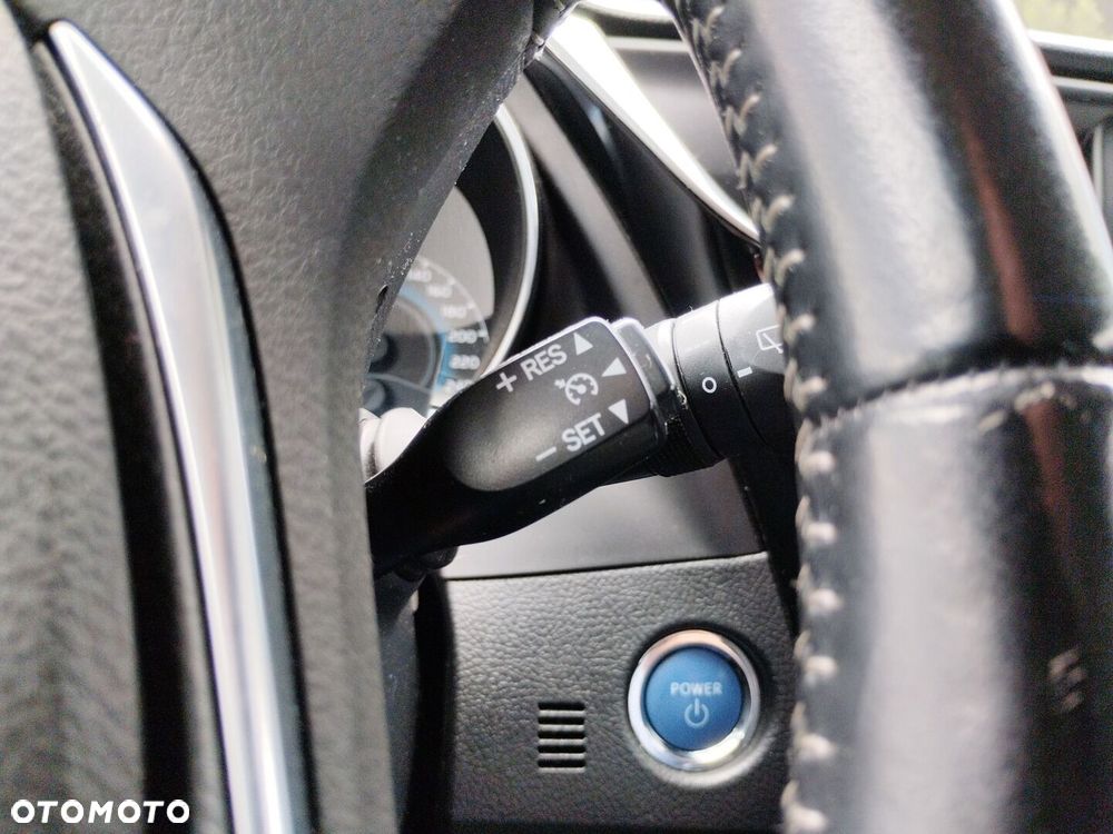 Toyota Auris Hybrid 135 Premium - 17