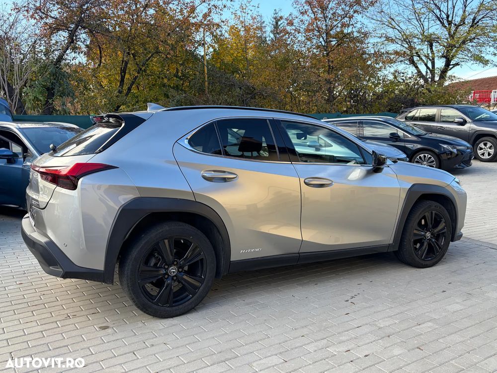 Lexus UX - 5