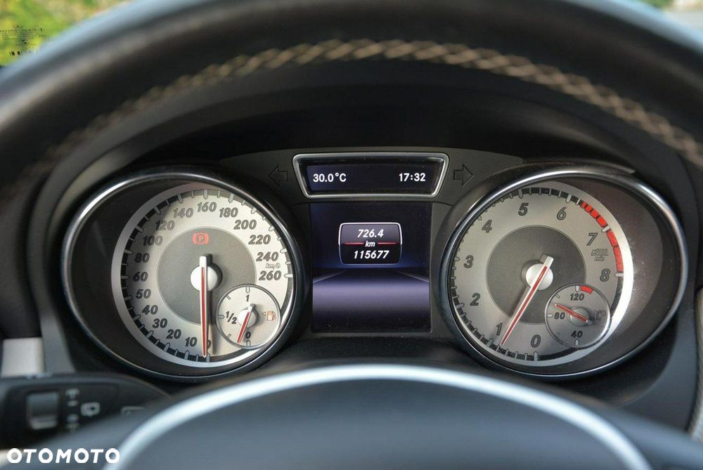 Mercedes-Benz GLA 200 Urban - 25