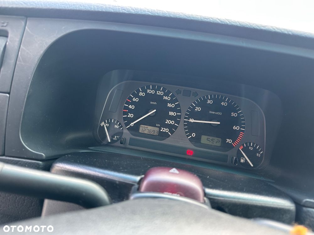 Volkswagen Vento 1.8 GL - 37