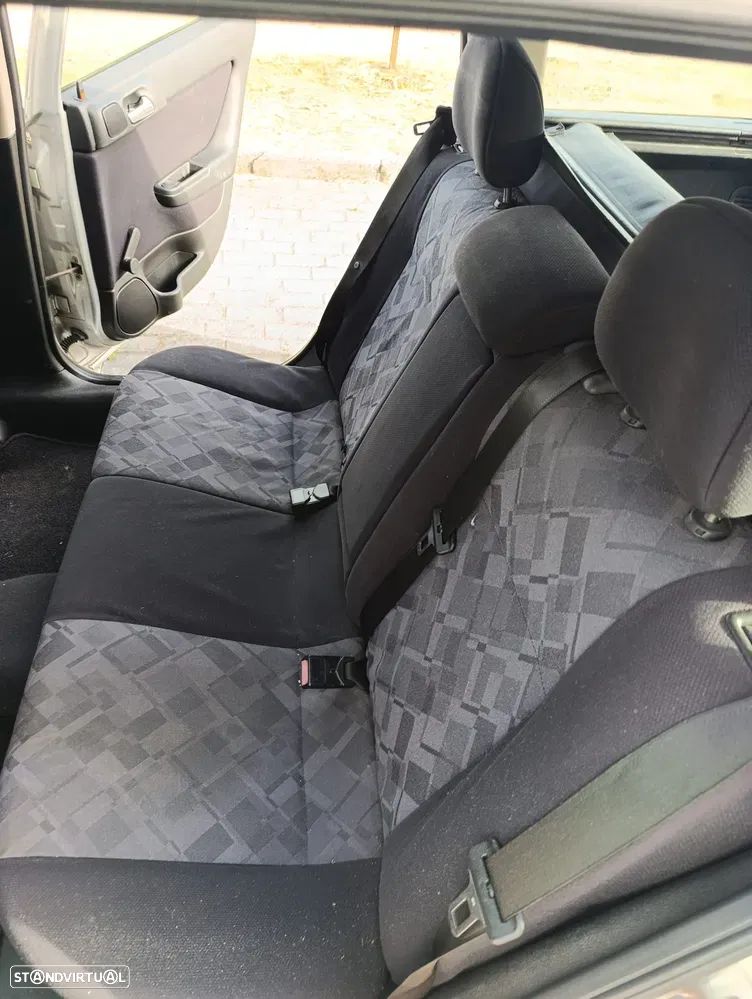 Opel Astra Caravan - 6