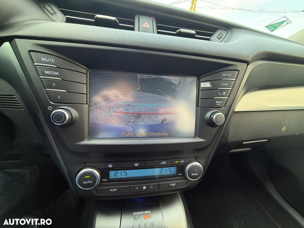 Toyota Avensis 1.6 Comfort - 9