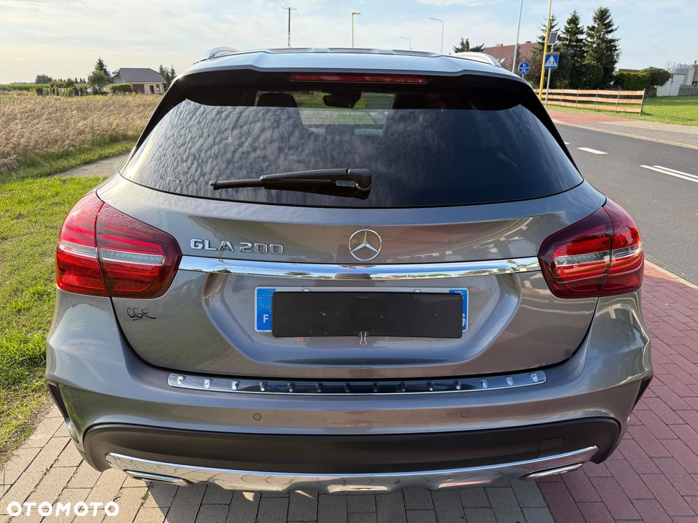 Mercedes-Benz GLA 200 7G-DCT AMG Line - 11